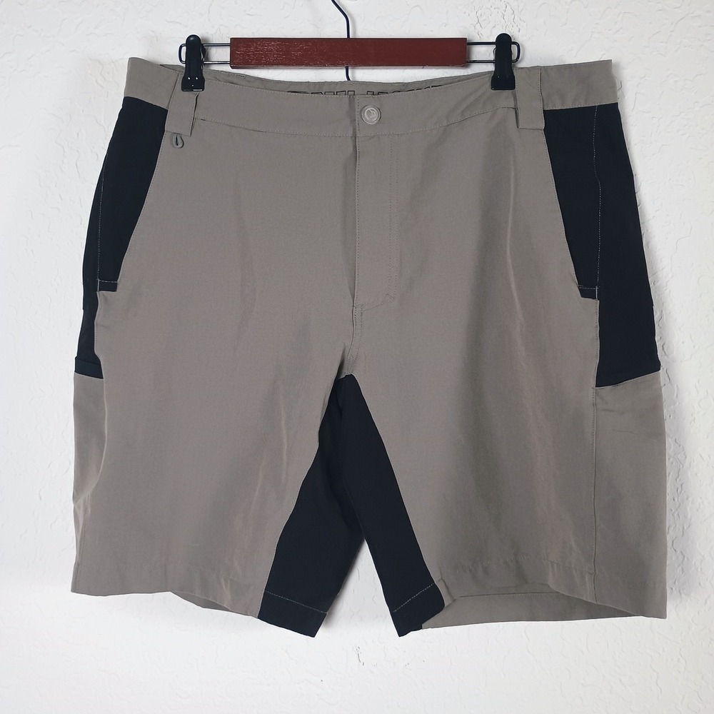 Reel Legends Men's 38 Gray Black Flat Front Cargo Outdoor Fishing Shorts"‎